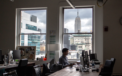 Individual desks in a spacious and bright communal loft Individual desks in a spacious and bright communal loft