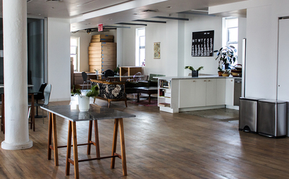 Individual desks in a spacious and bright communal loft Individual desks in a spacious and bright communal loft