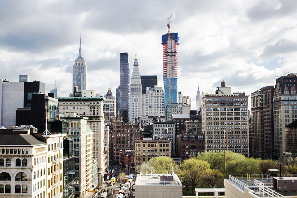 Individual desks in a spacious and bright communal loft Individual desks in a spacious and bright communal loft