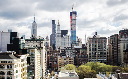 Individual desks in a spacious and bright communal loft Individual desks in a spacious and bright communal loft