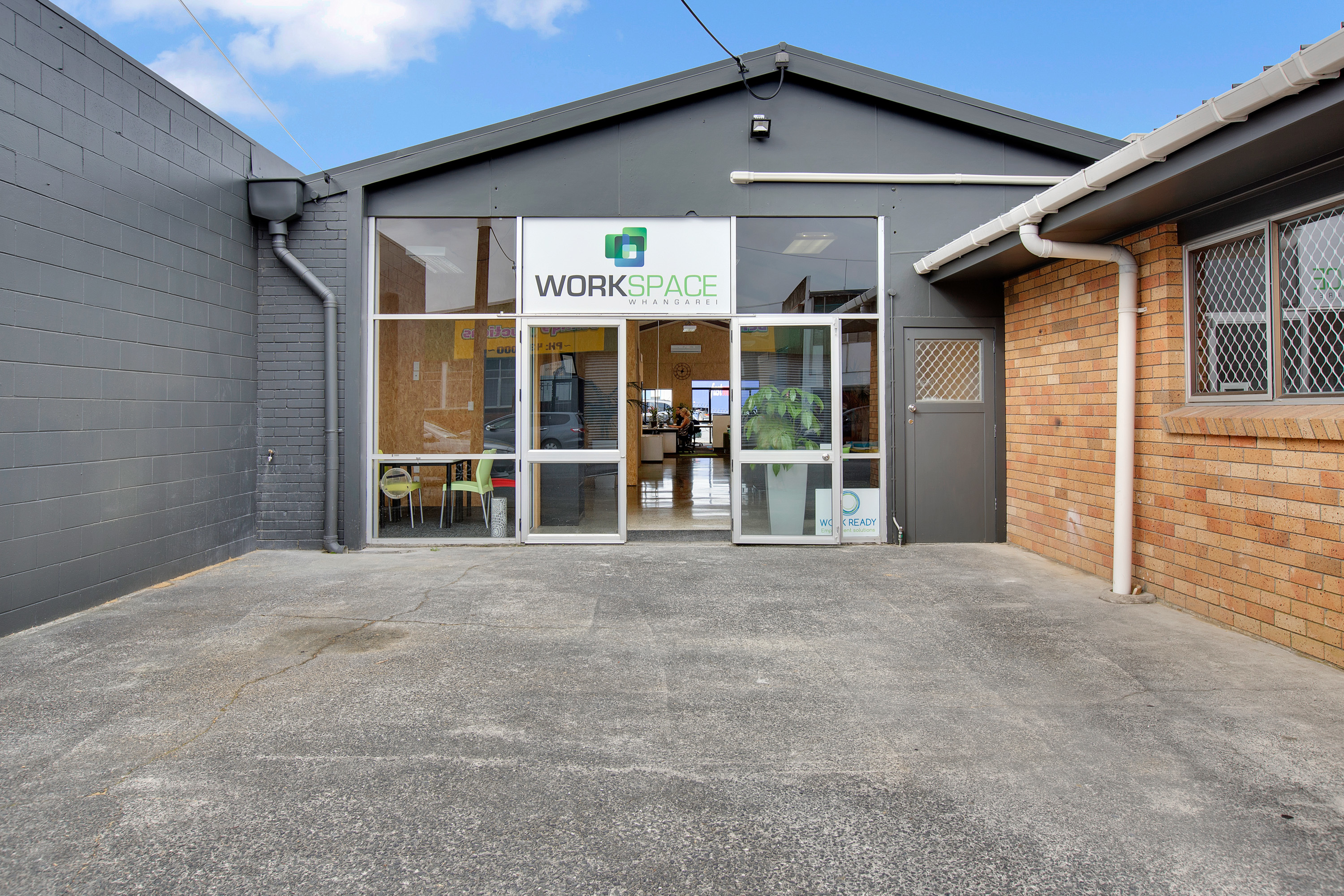 Workspace Desks Near Me