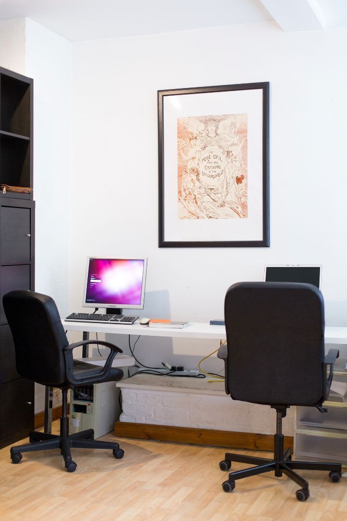 Desk spaces in creative secure studio