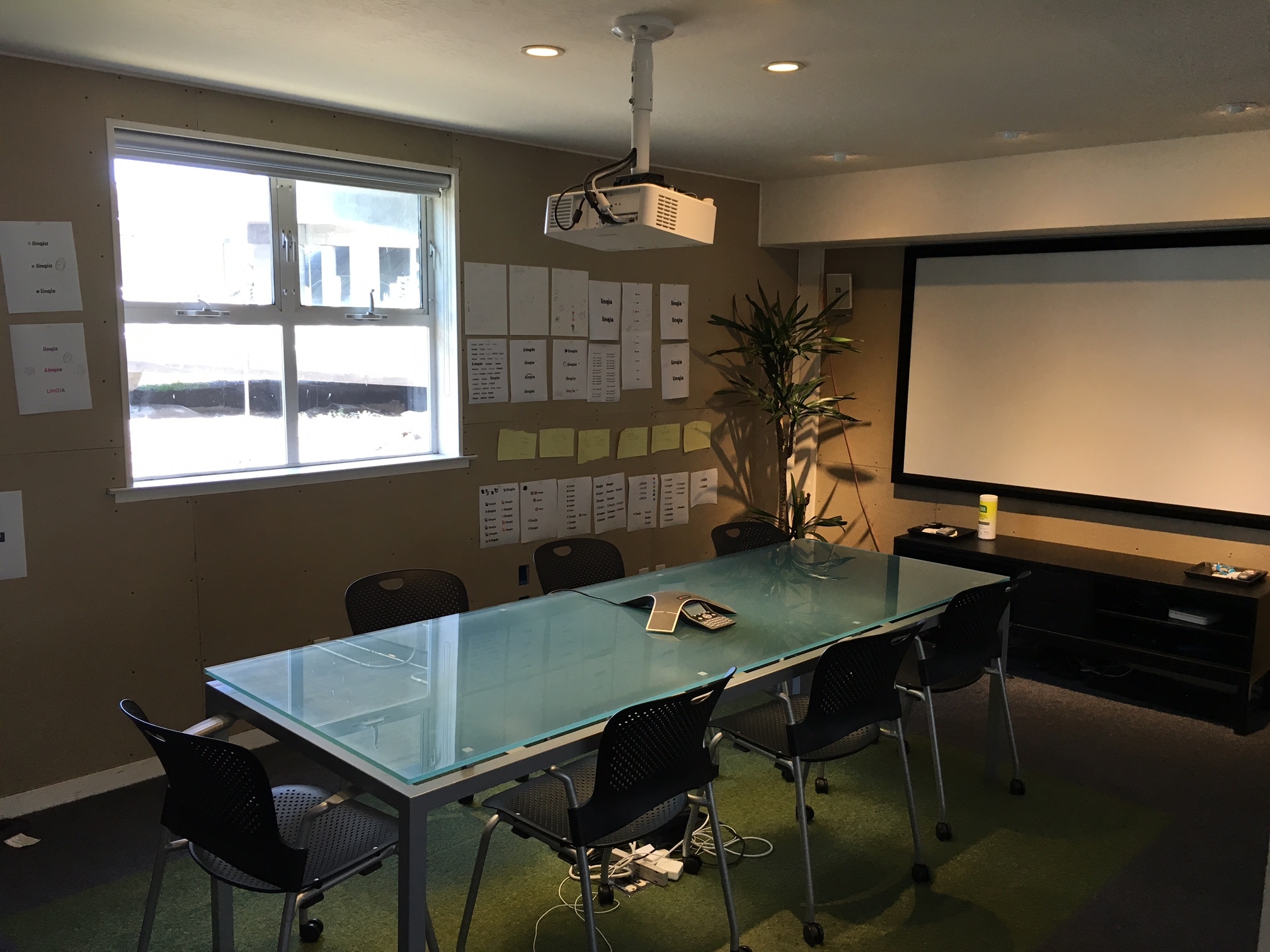 Desks available for rent in beautiful creative studio space 