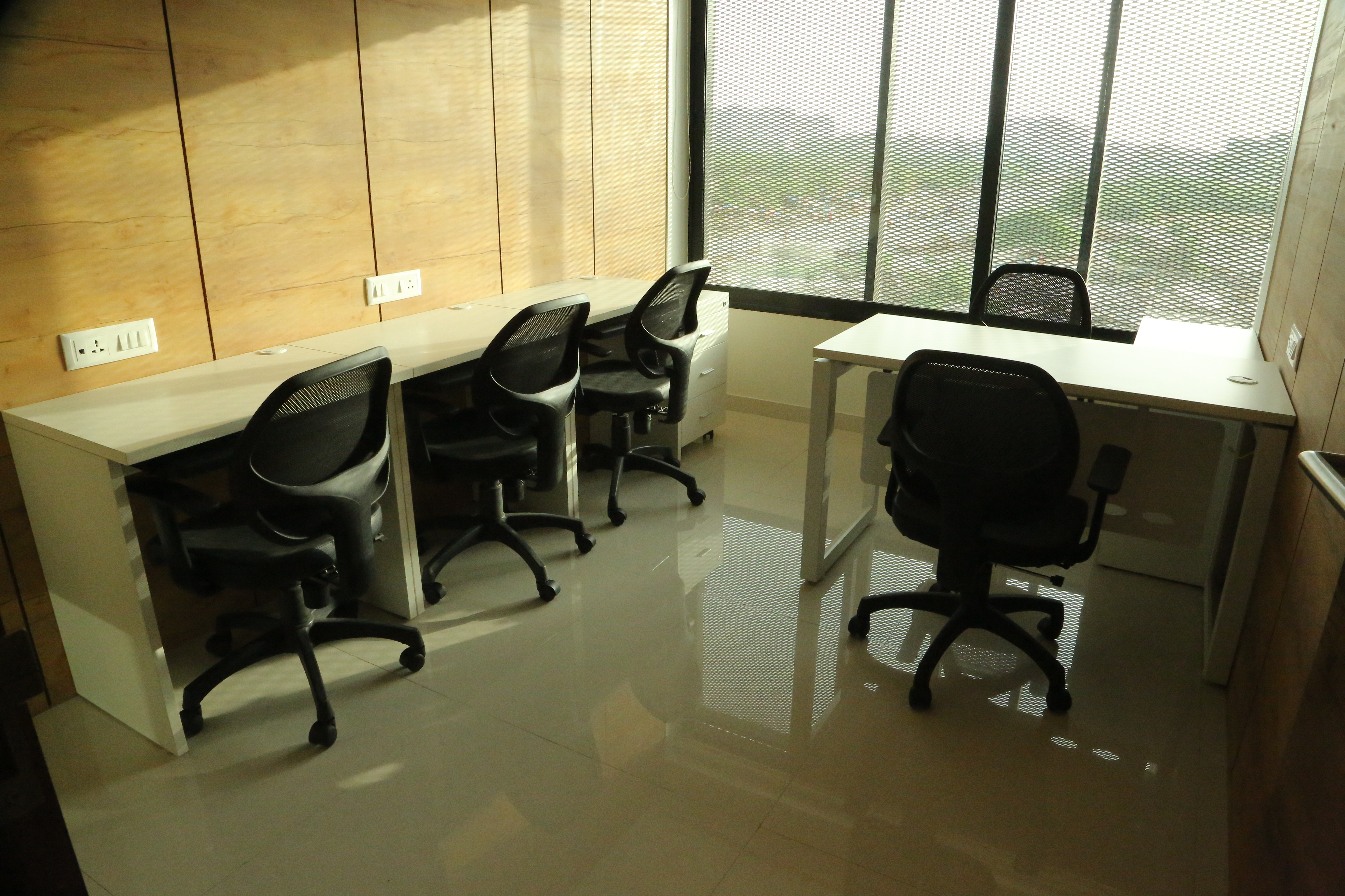 Excluzo Business Centre-Office Space