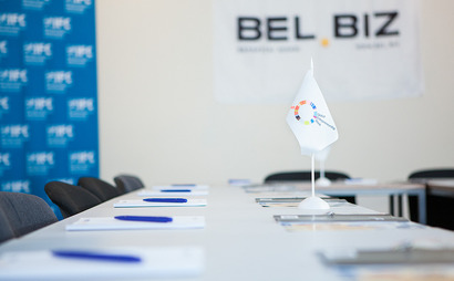 Co-working zone, fixed places, Meeting rooms Co-working zone, fixed places, Meeting rooms