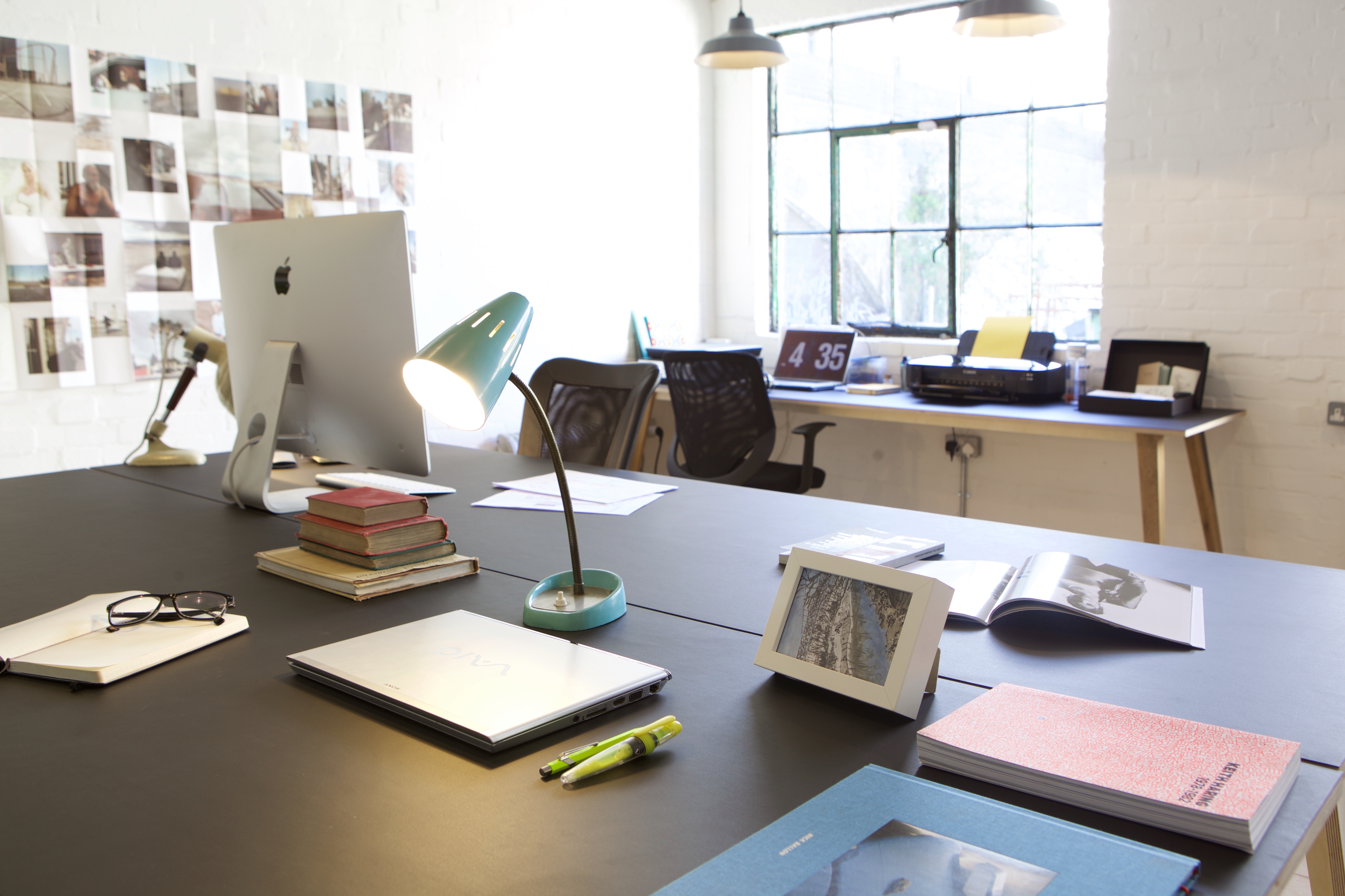 2 desks available in chilled out studio