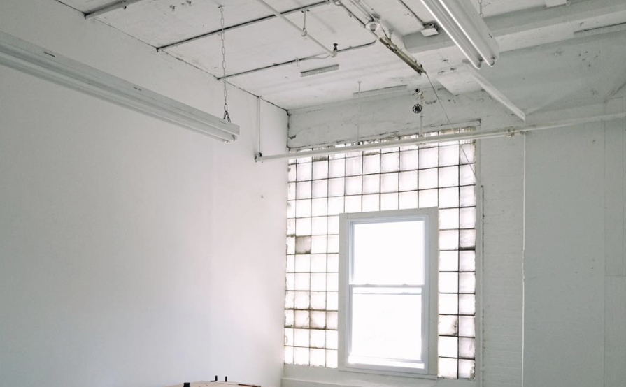 Light & Airy Art Studio With WiFi & Amenities!