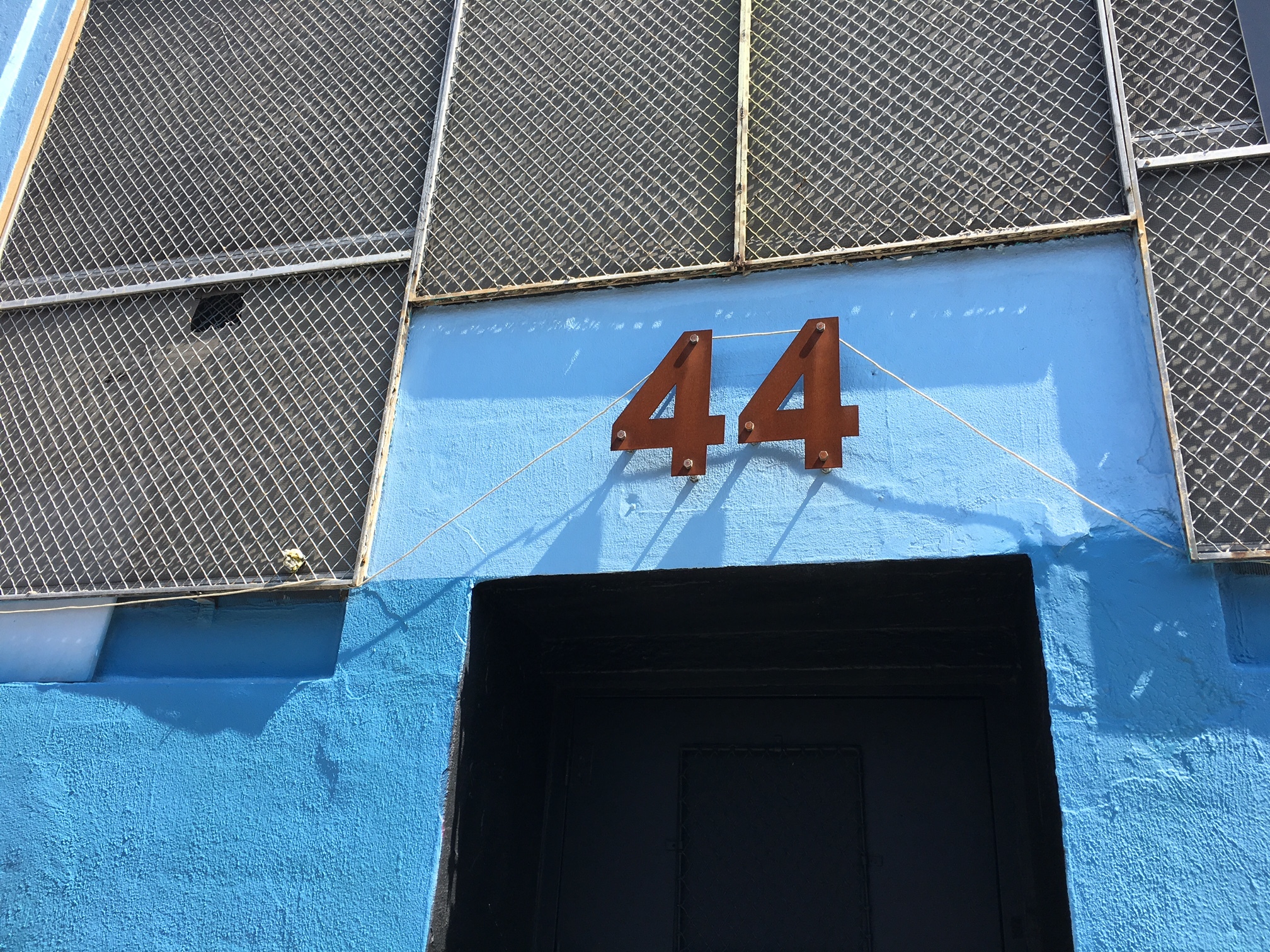 Light & Airy Art Studio With WiFi & Amenities!