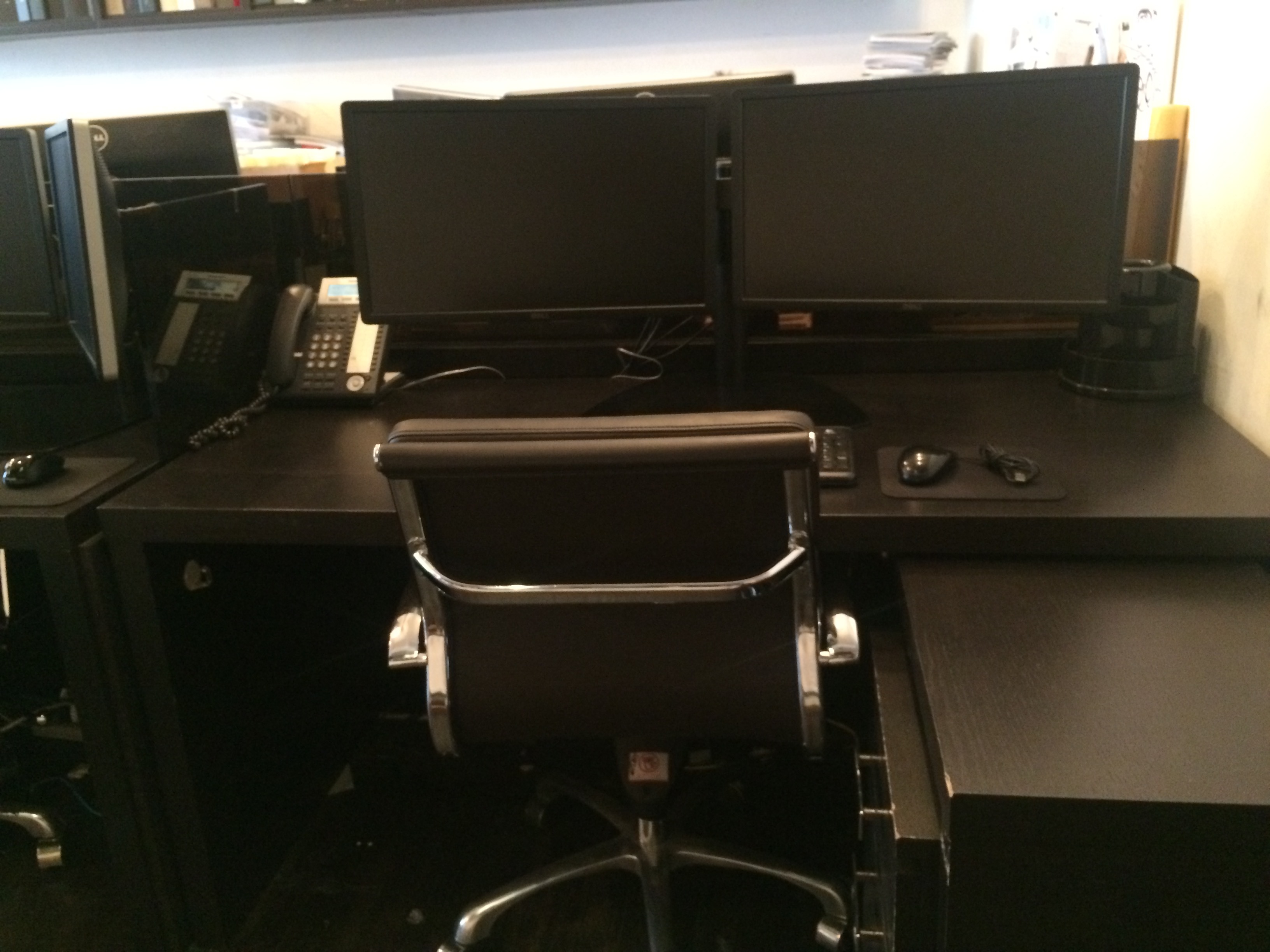 Large desks with Dual Monitor