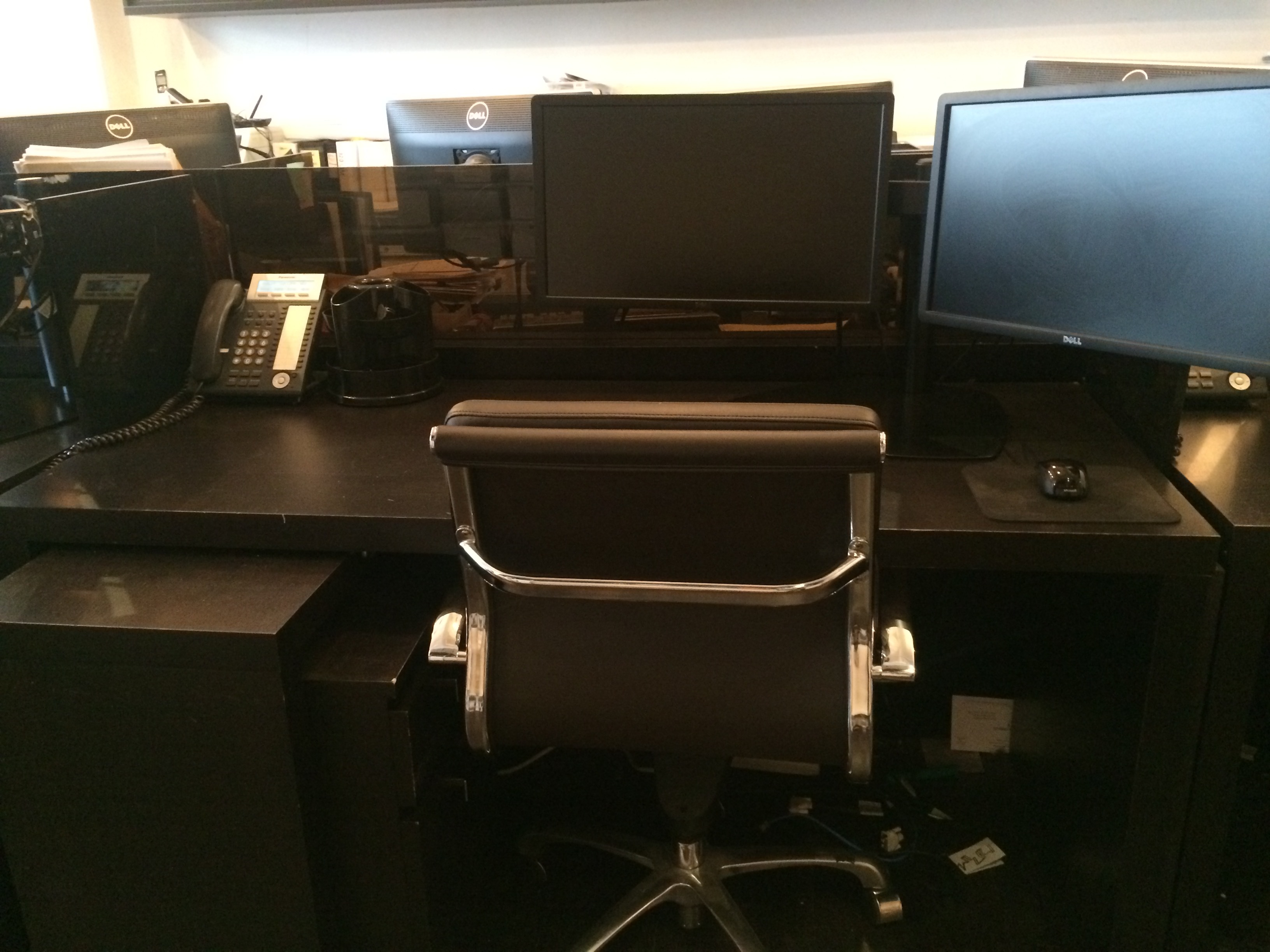 Large desks with Dual Monitor