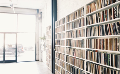 Hot Desk in Coworking Space Hot Desk in Coworking Space
