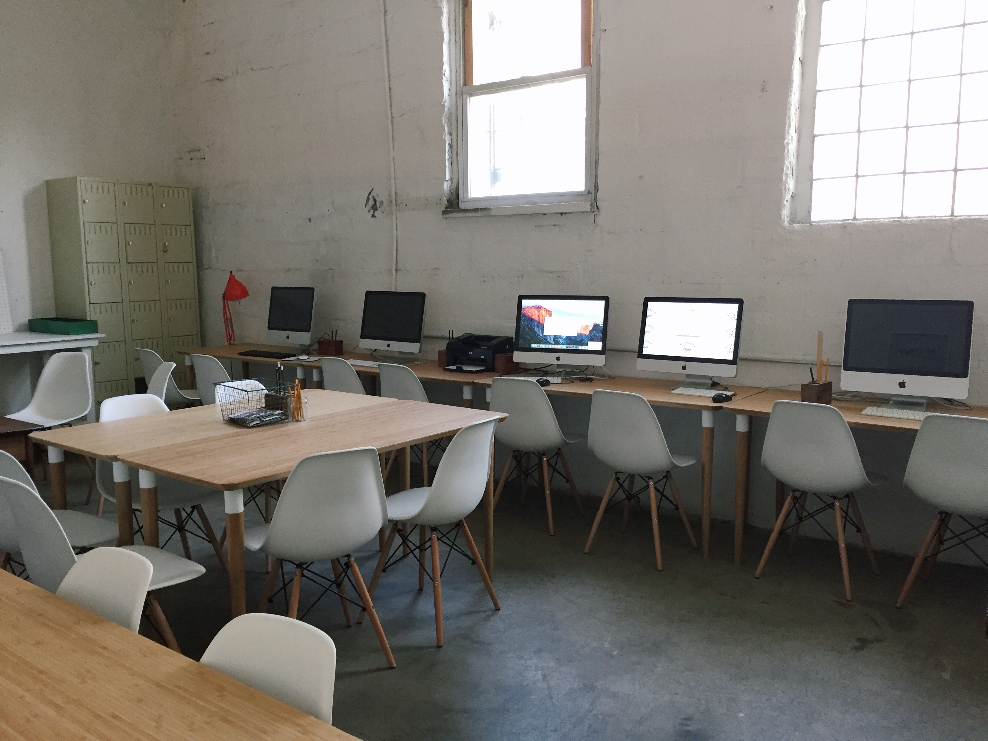 Hot Desk in Coworking Space