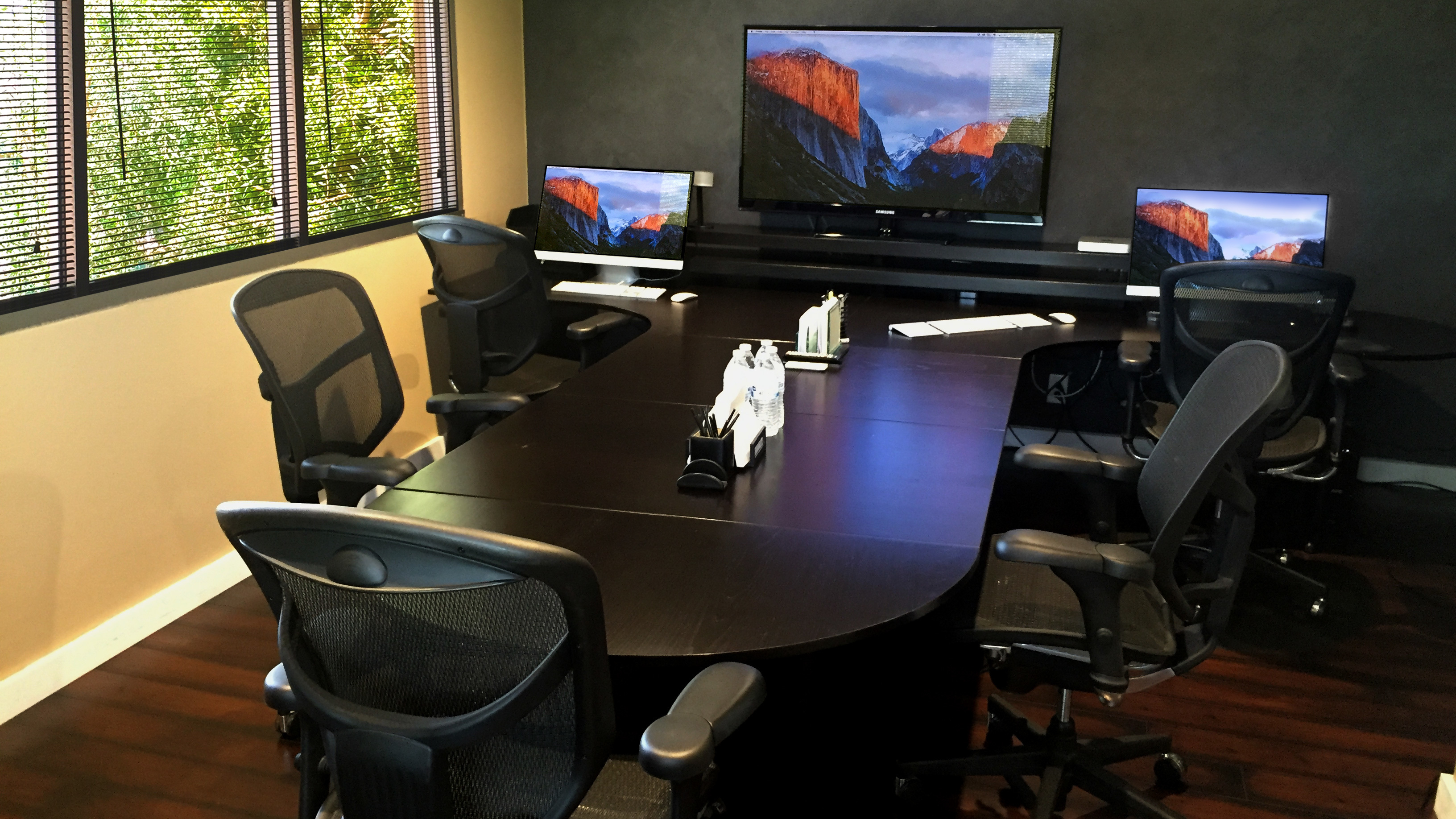 Private Conference Room for 7 people Private Conference Room for 7 people
