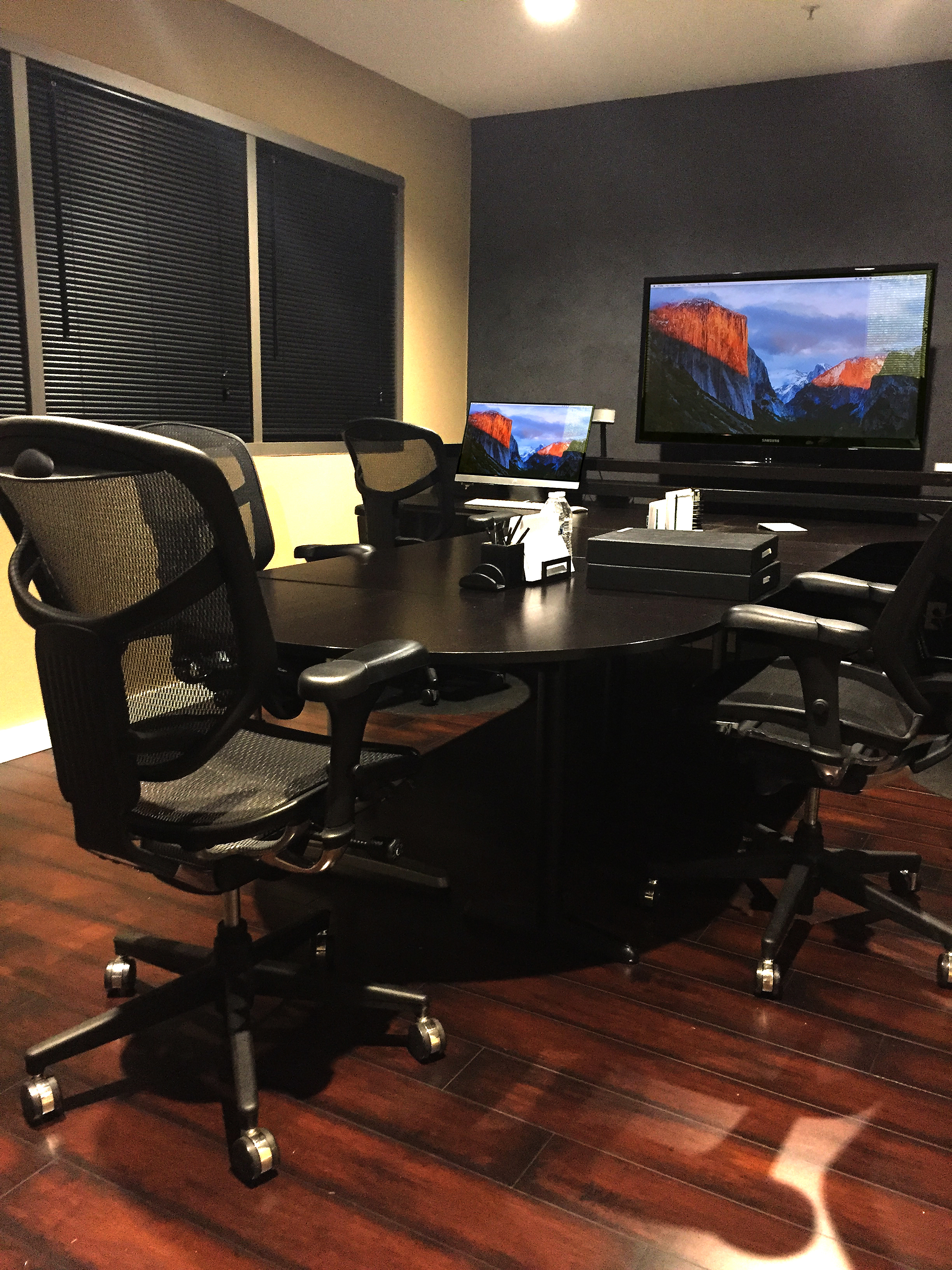 Private Conference Room for 7 people Private Conference Room for 7 people