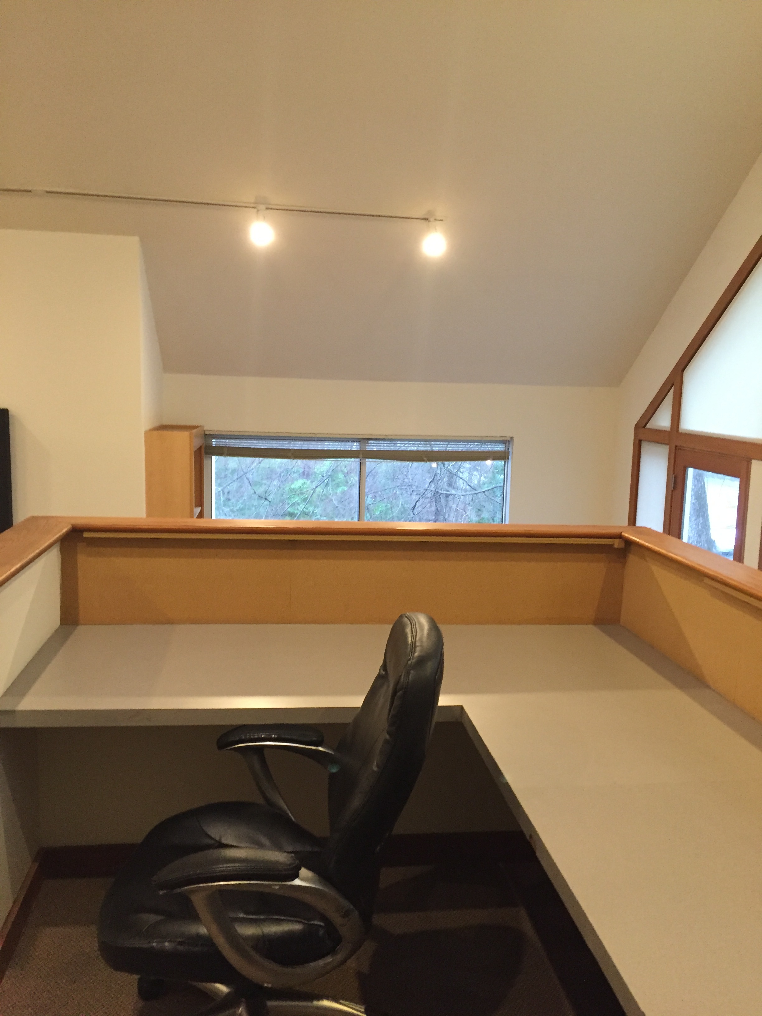 Work spaces with shared common areas Work spaces with shared common areas