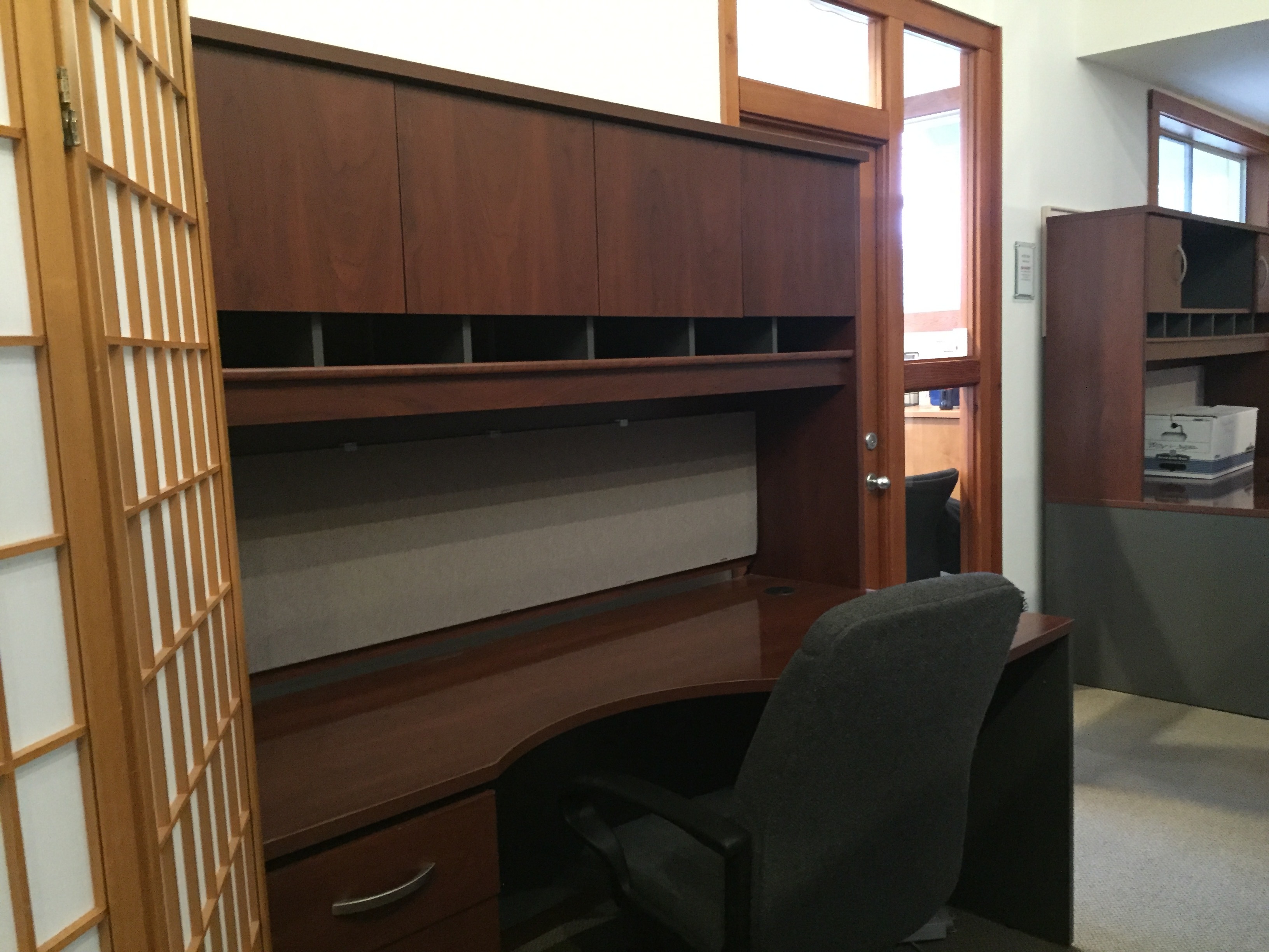 Work spaces with shared common areas Work spaces with shared common areas