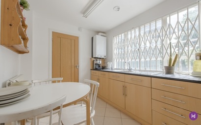 2x STUDIO FIXED DESK STOKE NEWINGTON 2x STUDIO FIXED DESK STOKE NEWINGTON