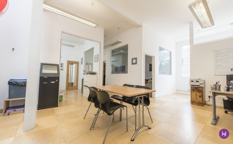 2x STUDIO FIXED DESK STOKE NEWINGTON 2x STUDIO FIXED DESK STOKE NEWINGTON