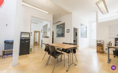 2x STUDIO FIXED DESK STOKE NEWINGTON 2x STUDIO FIXED DESK STOKE NEWINGTON