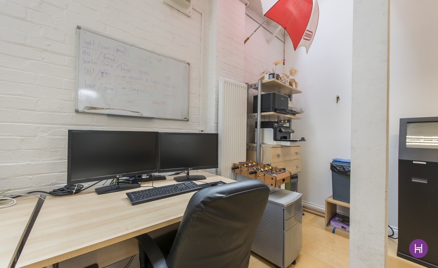 2x STUDIO FIXED DESK STOKE NEWINGTON 2x STUDIO FIXED DESK STOKE NEWINGTON