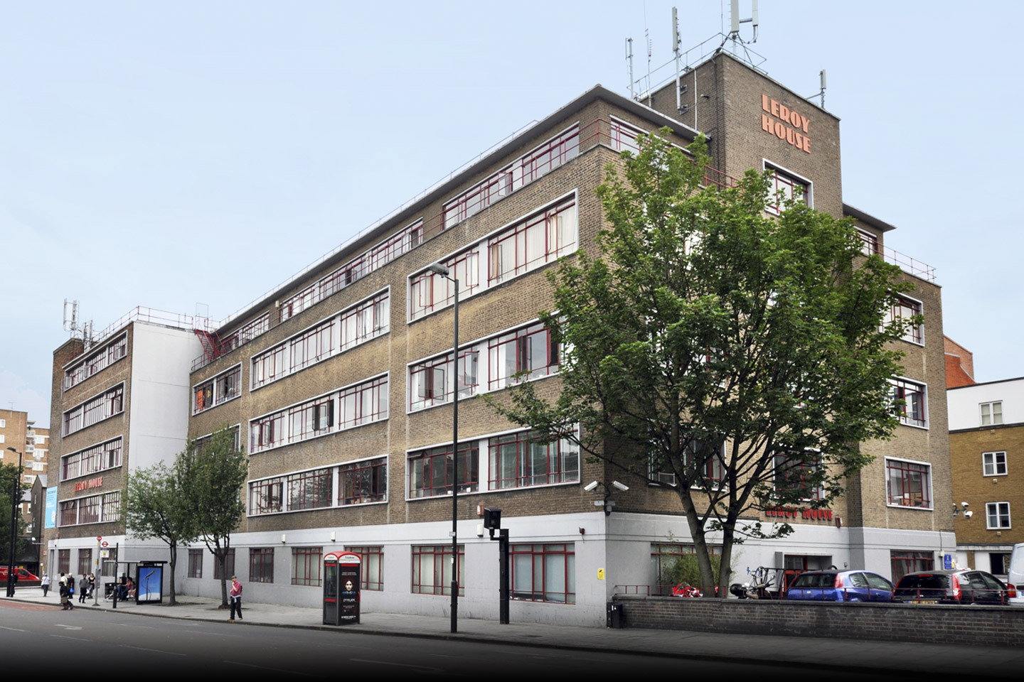 Small or large desks, with access to workshop