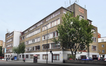 Small or large desks, with access to workshop Small or large desks, with access to workshop