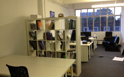 Small or large desks, with access to workshop Small or large desks, with access to workshop