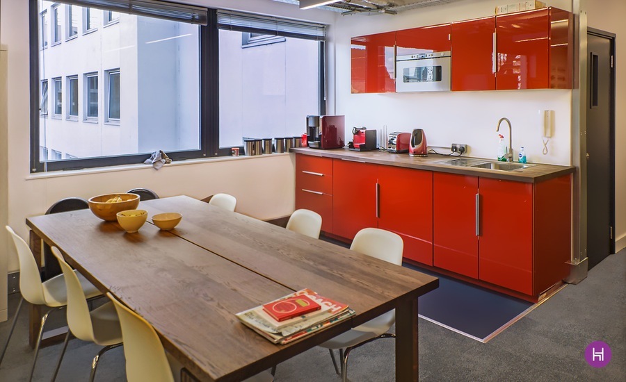 From 1 to 6 desks sharing with Pocket App close to Chancery Lane and Farringdon tube. That offers an all inclusive rate - no nasty extras like all the rest - from £350 From 1 to 6 desks sharing with Pocket App close to Chancery Lane and Farringdon tube. That offers an all inclusive rate - no nasty extras like all the rest - from £350