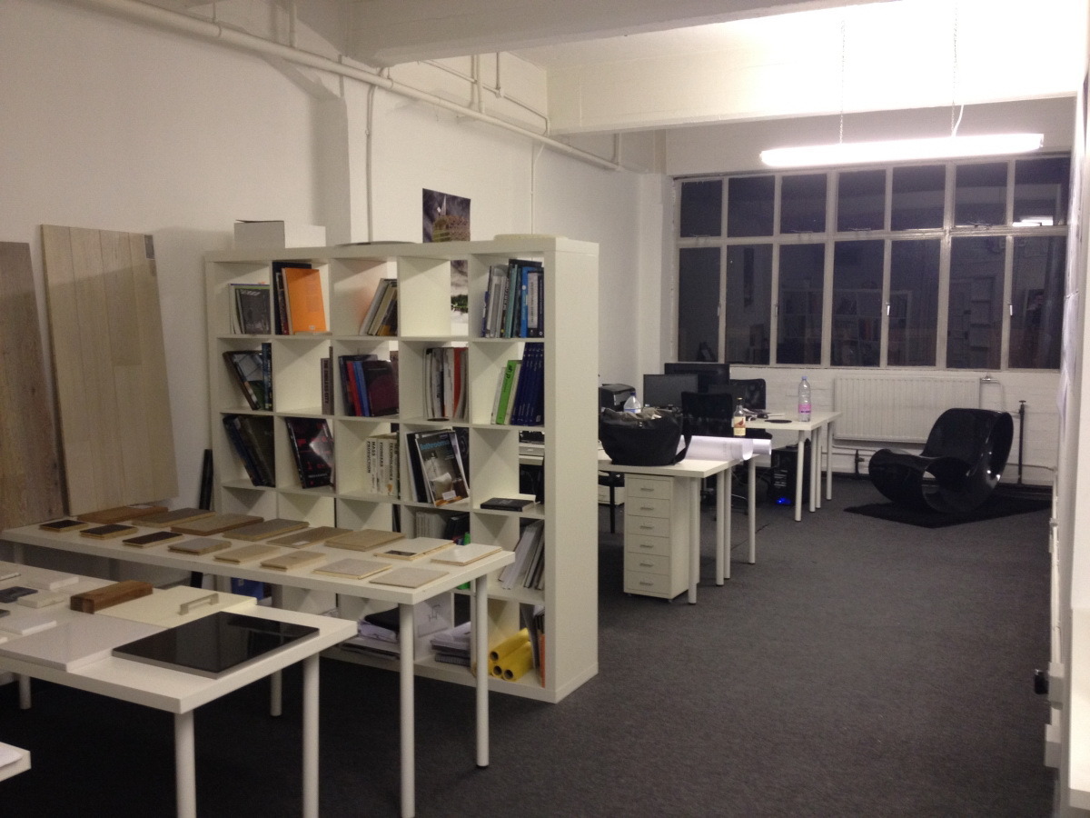 Small or large desks, with access to workshop