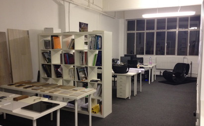 Small or large desks, with access to workshop Small or large desks, with access to workshop