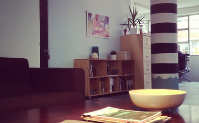 4 desks available 4 desks available