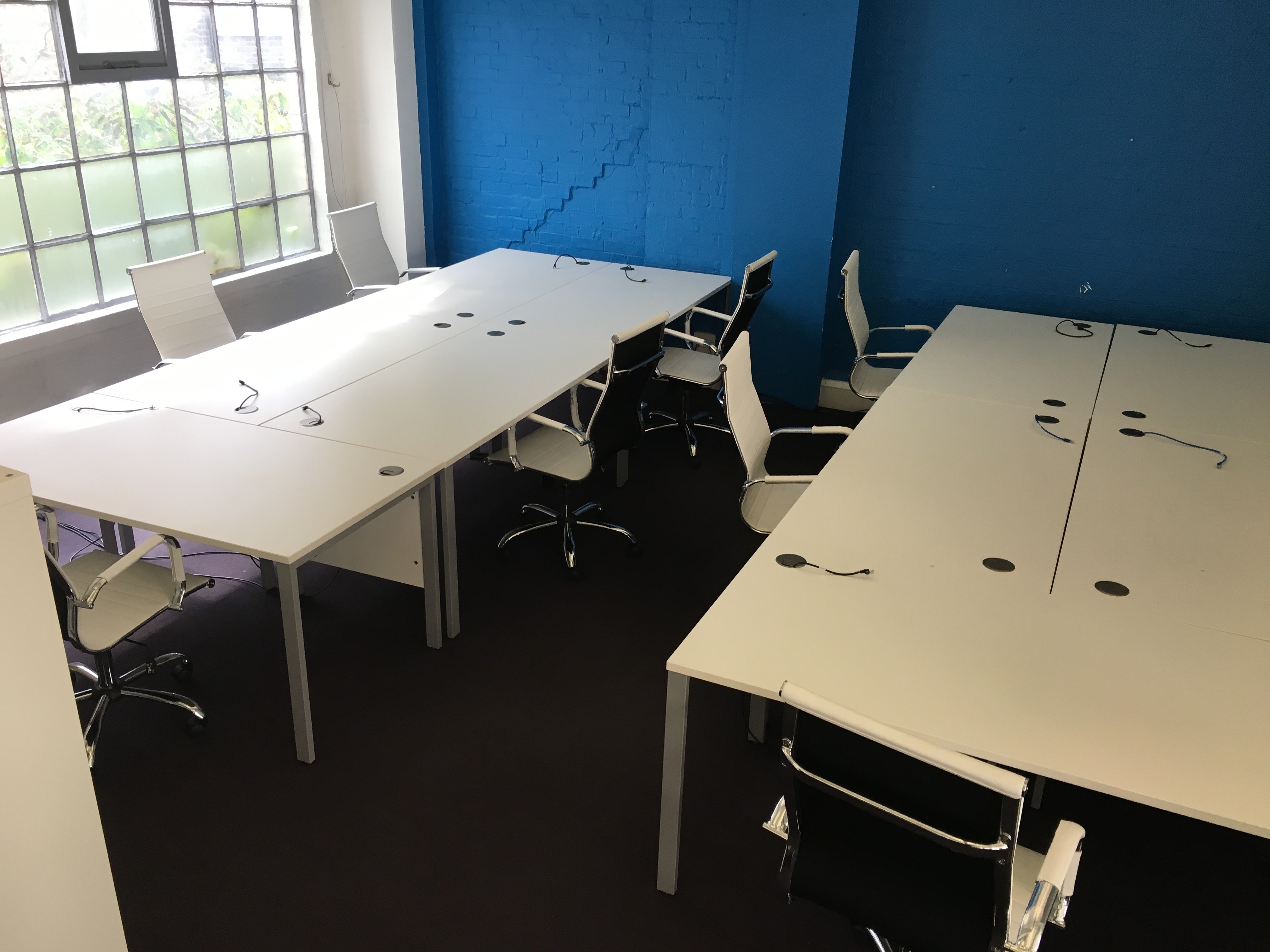 10 Desks for rent great location! Desks Near Me