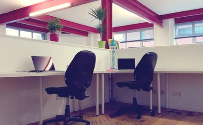 Hot Desk Hot Desk