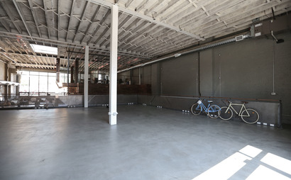 Private Office w/ Open Desk Space Private Office w/ Open Desk Space