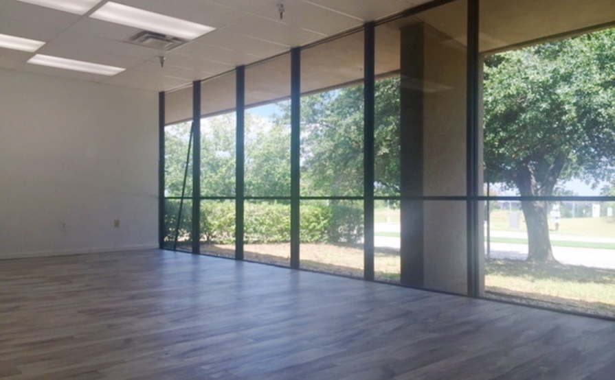 Large Las Colinas Corner Window Office