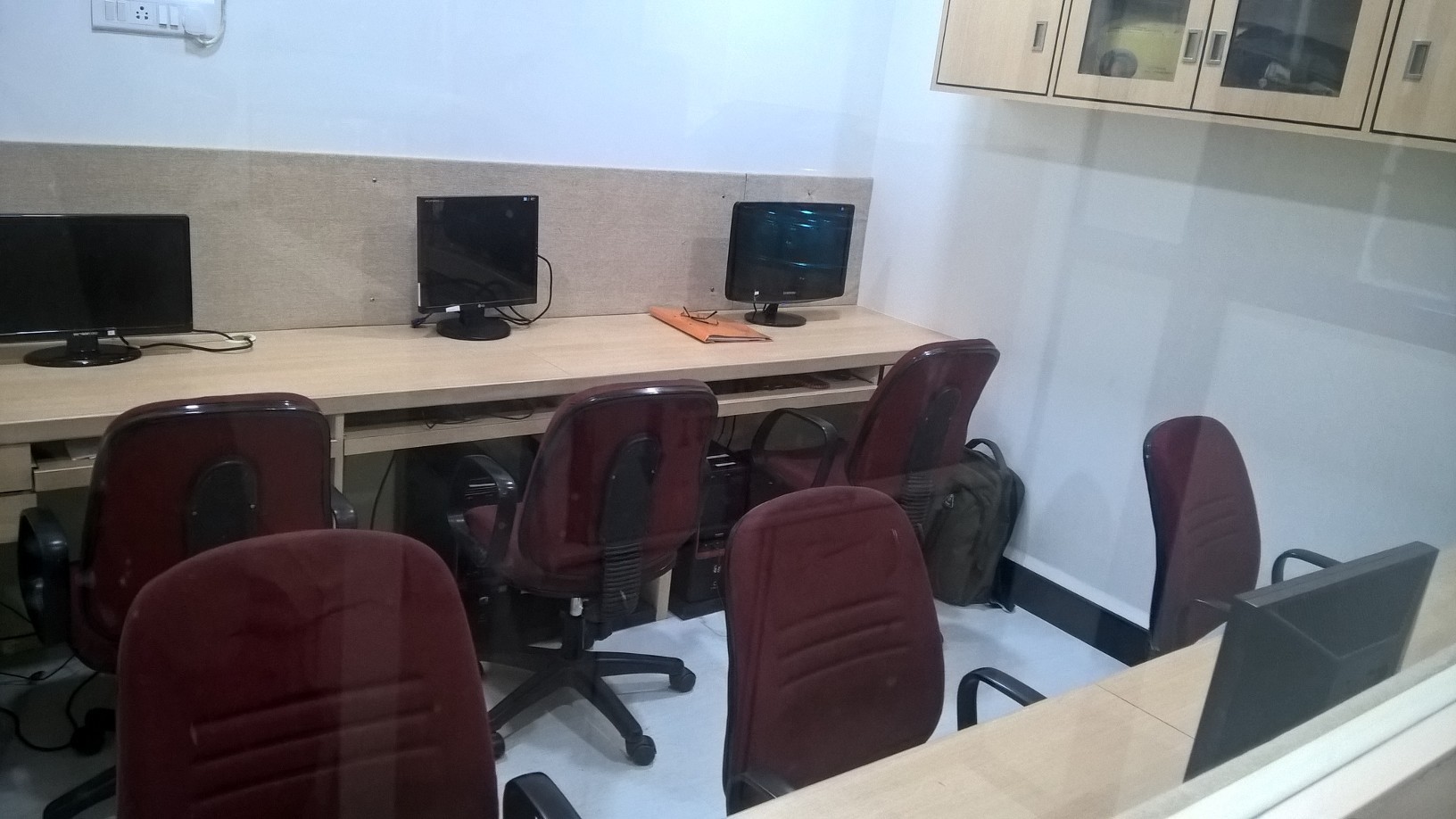 Available On Monthly Basis Work Stations At Hadapsar