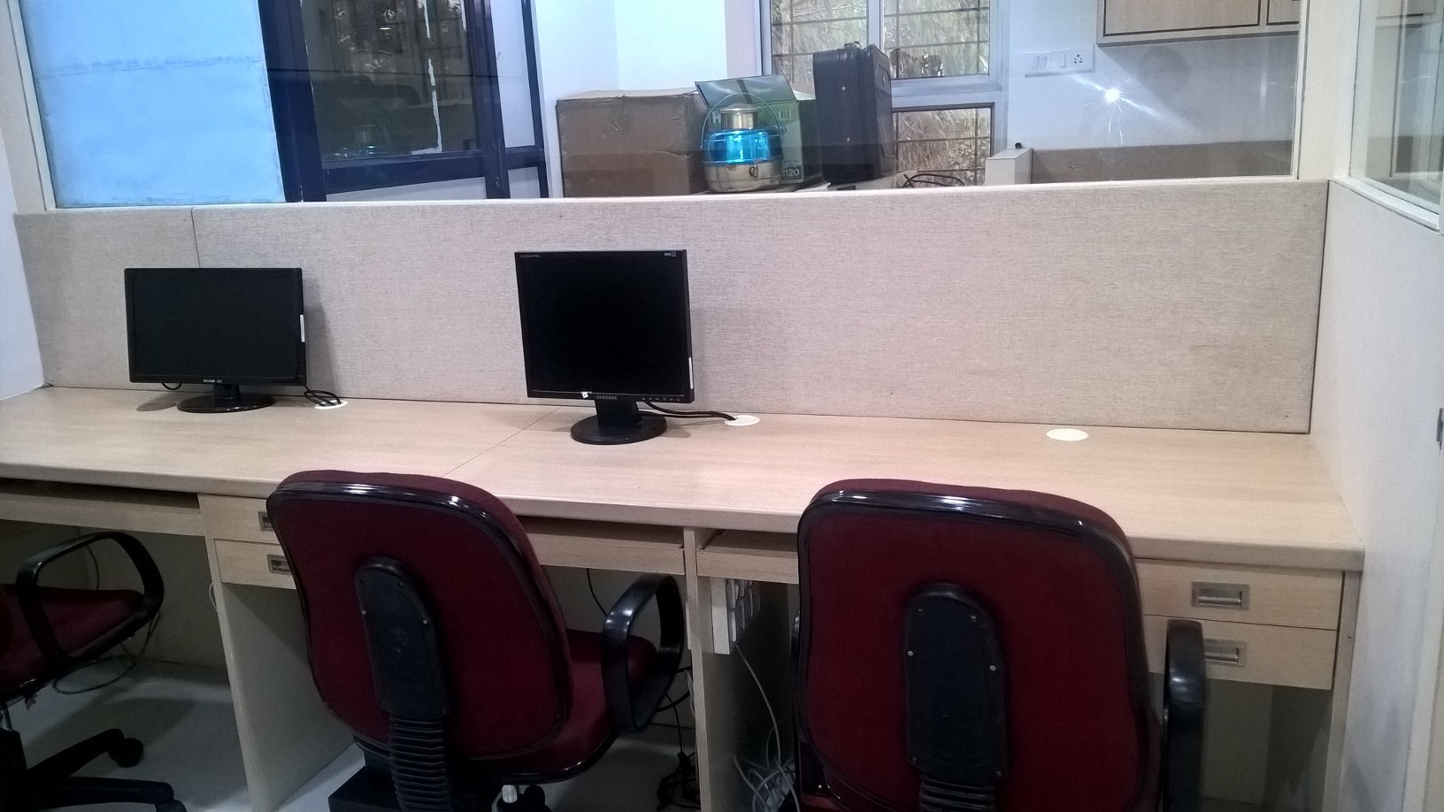 Available On Monthly Basis Work Stations At Hadapsar