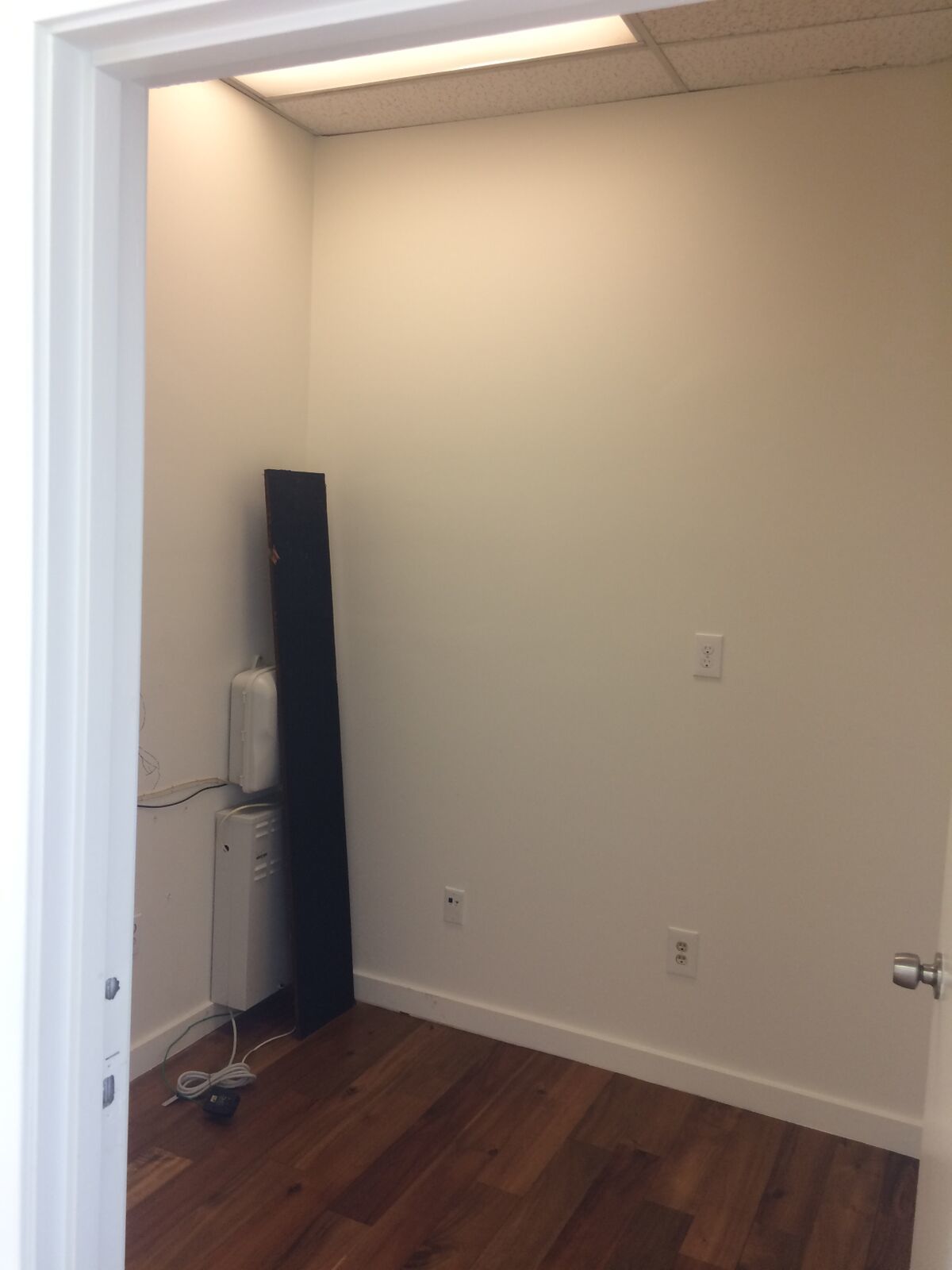 Spacious, open plan office suite in great location available for lease in Santa Monica.  Spacious, open plan office suite in great location available for lease in Santa Monica.