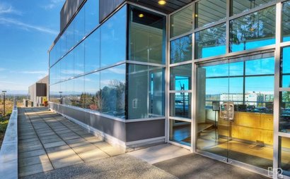 Desks - Coworking space in the Eastside Desks - Coworking space in the Eastside