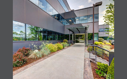 Desks - Coworking space in the Eastside Desks - Coworking space in the Eastside