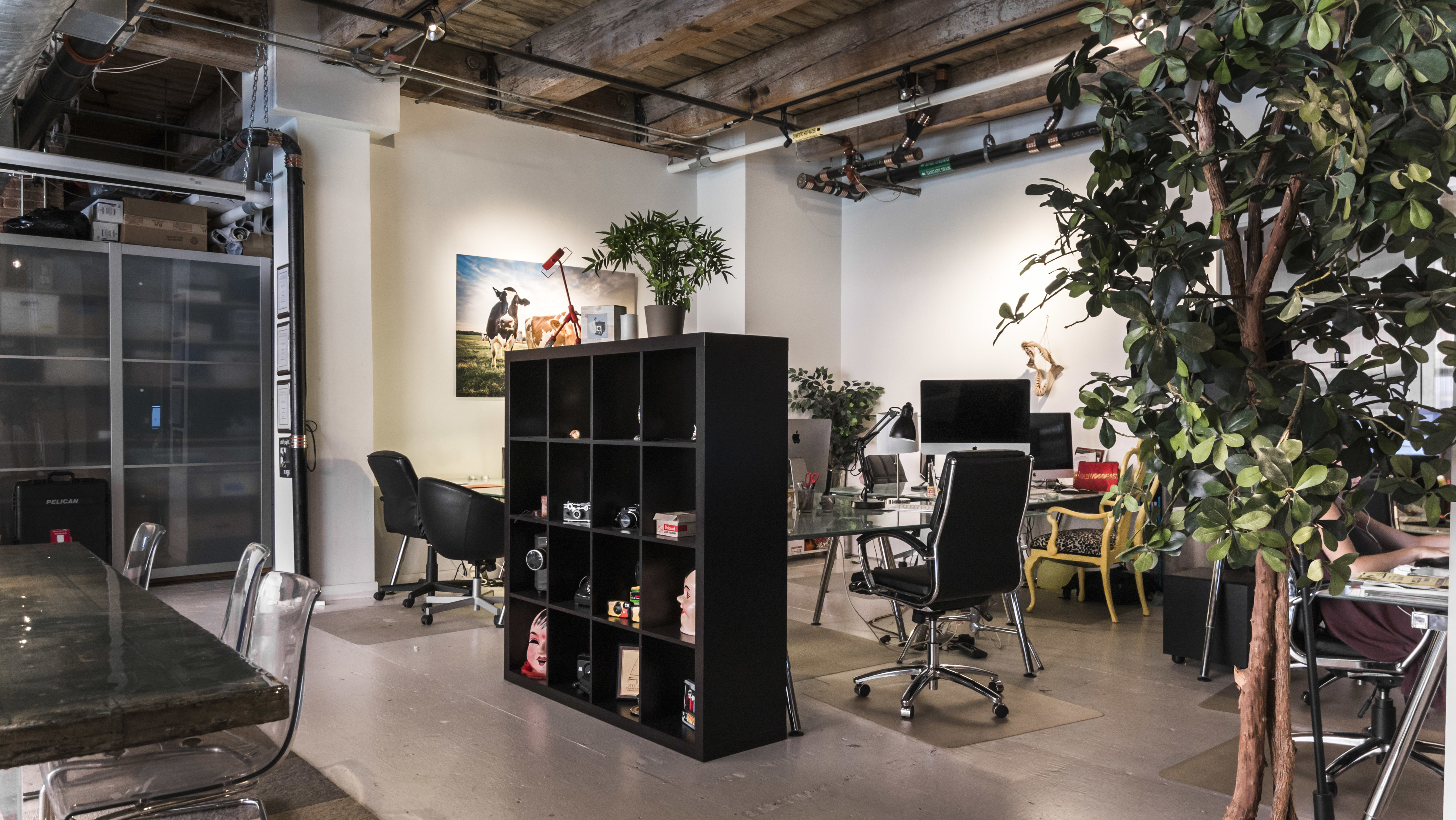 Monthly desk rental space Monthly desk rental space