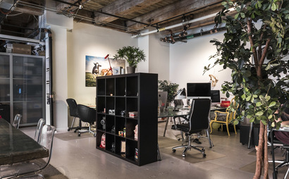 Monthly desk rental space Monthly desk rental space