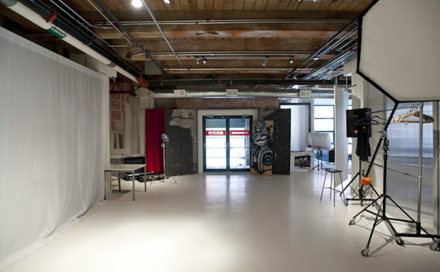 Monthly desk rental space Monthly desk rental space