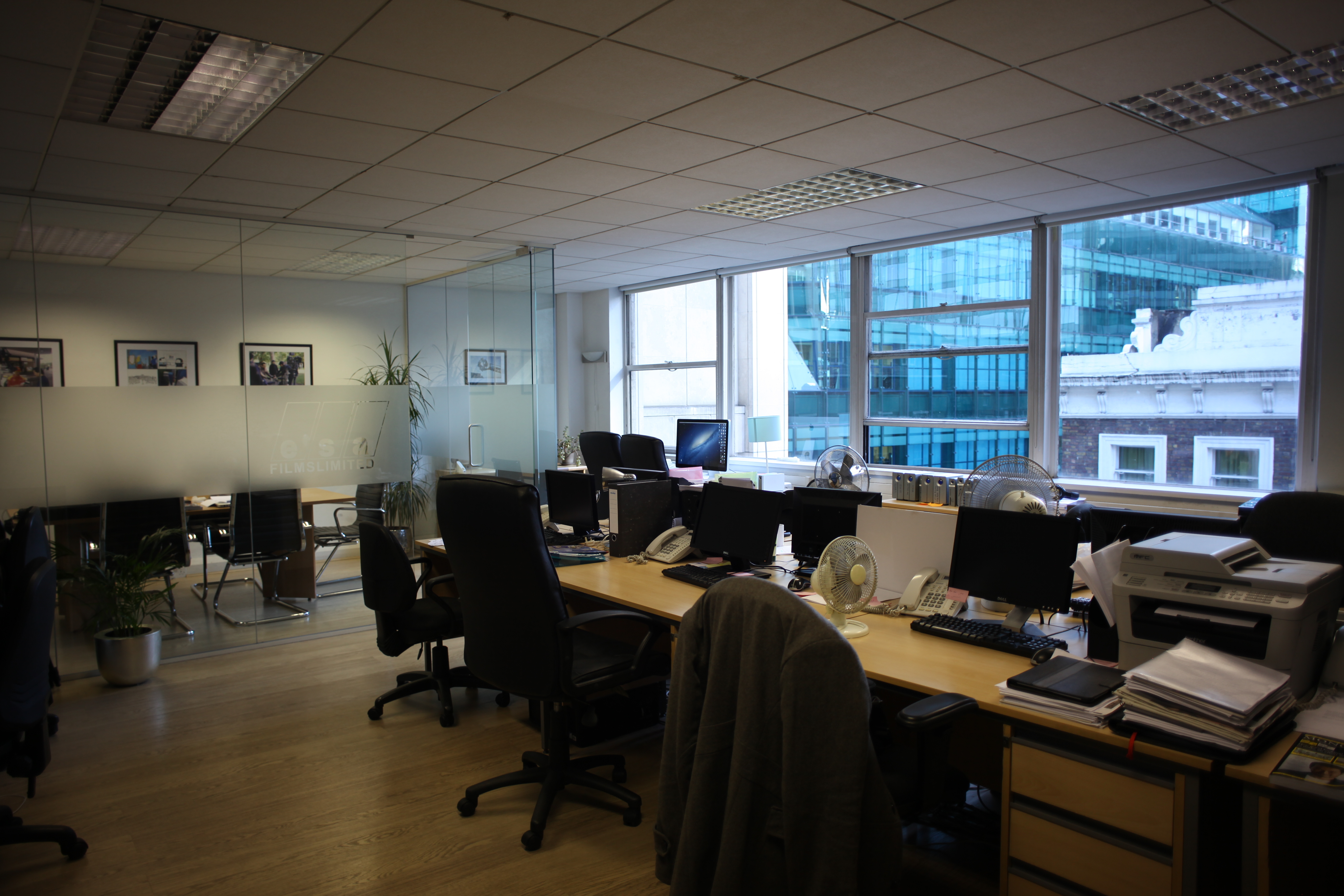 Between one and four desks for hire Liverpool Street/Barbican Desks Near Me