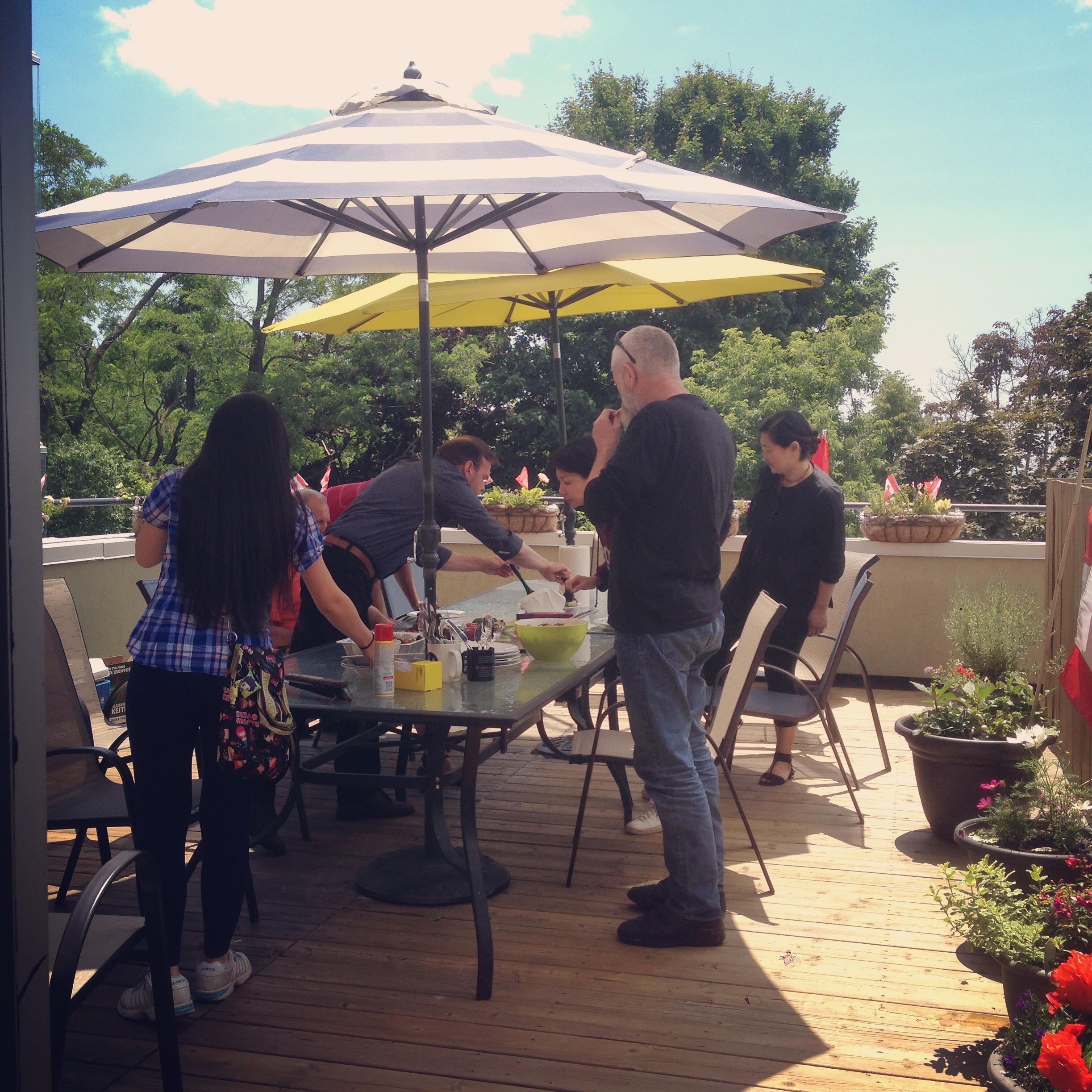 Dedicated desks. Shared office space. Big windows. Open concept. Decks with a view of the lake. Dedicated desks. Shared office space. Big windows. Open concept. Decks with a view of the lake.
