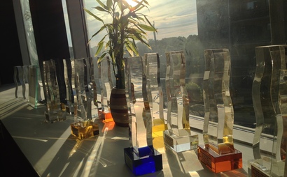 Dedicated desks. Shared office space. Big windows. Open concept. Decks with a view of the lake.