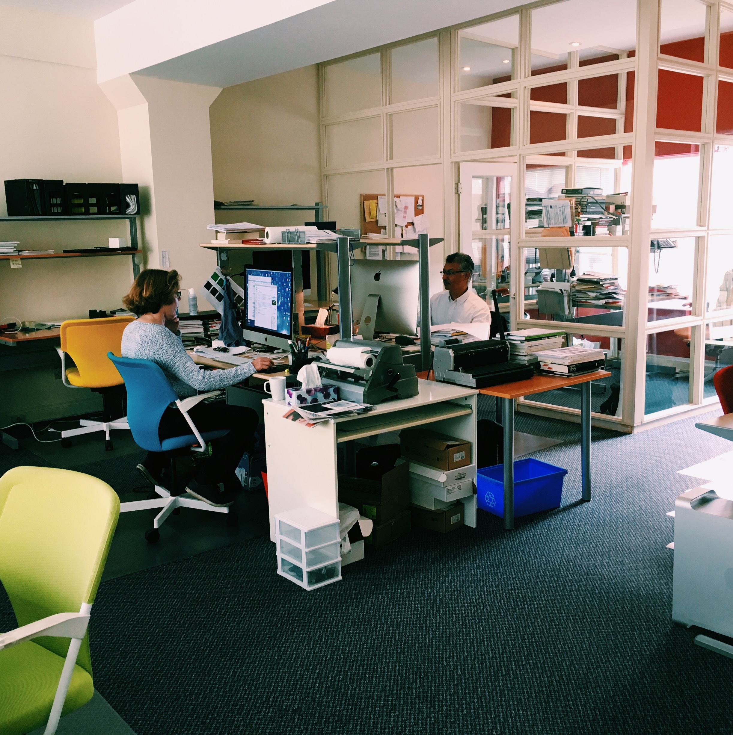 Dedicated desks. Shared office space. Big windows. Open concept. Decks with a view of the lake. Dedicated desks. Shared office space. Big windows. Open concept. Decks with a view of the lake.