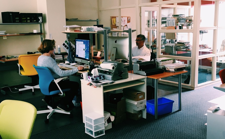 Dedicated desks. Shared office space. Big windows. Open concept. Decks with a view of the lake. Dedicated desks. Shared office space. Big windows. Open concept. Decks with a view of the lake.