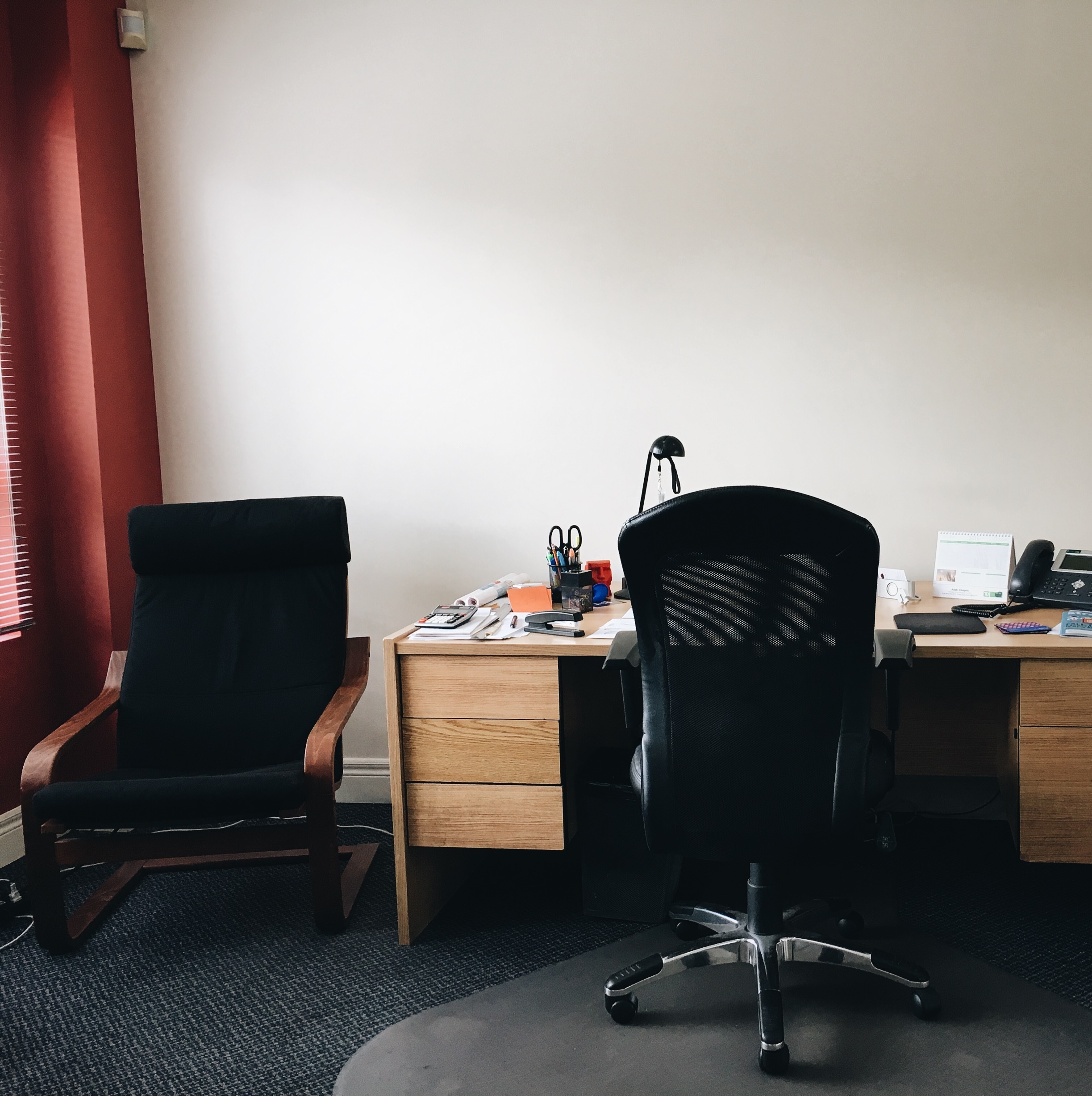 Dedicated desks. Shared office space. Big windows. Open concept. Decks with a view of the lake. Dedicated desks. Shared office space. Big windows. Open concept. Decks with a view of the lake.