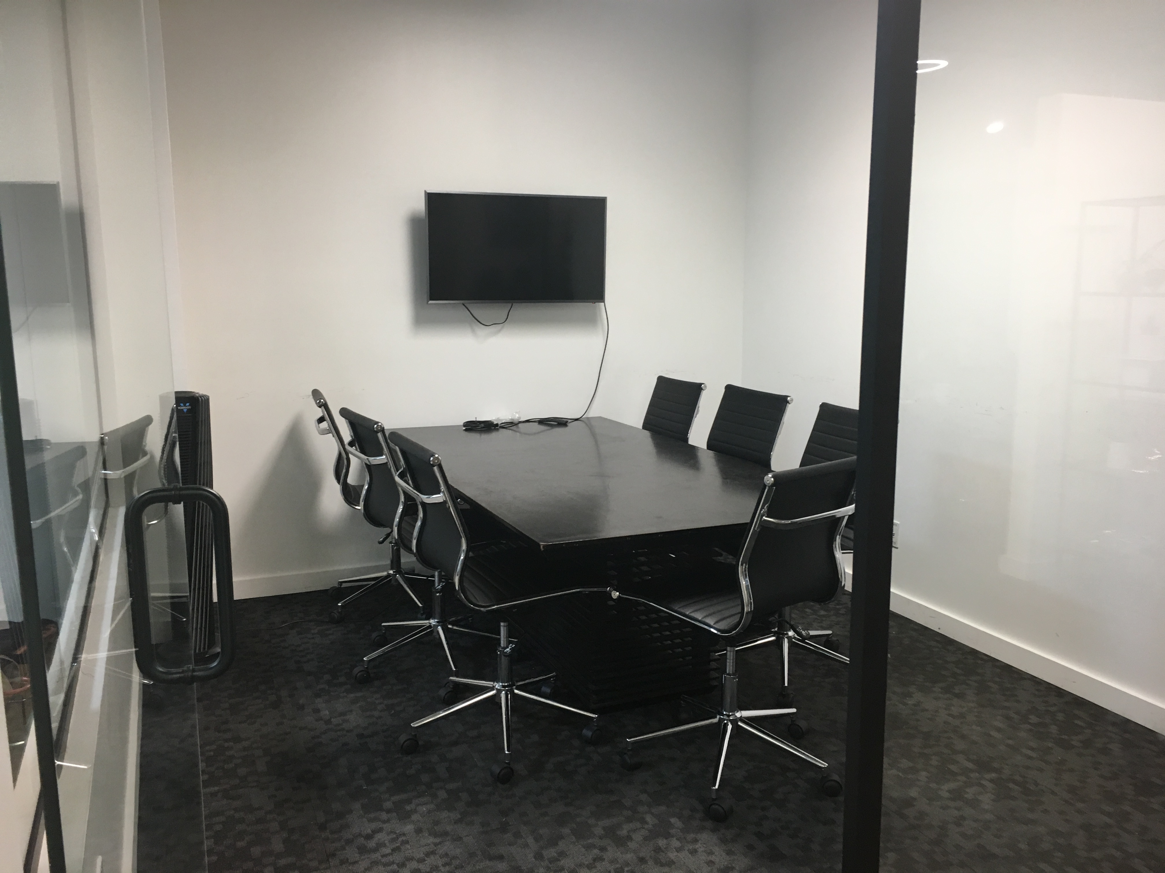 Dedicated Desks in NYC Fashion Tech Start-up Office Space